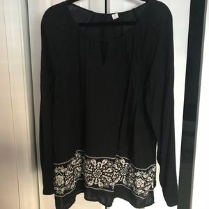 Old Navy White and Black Blouse